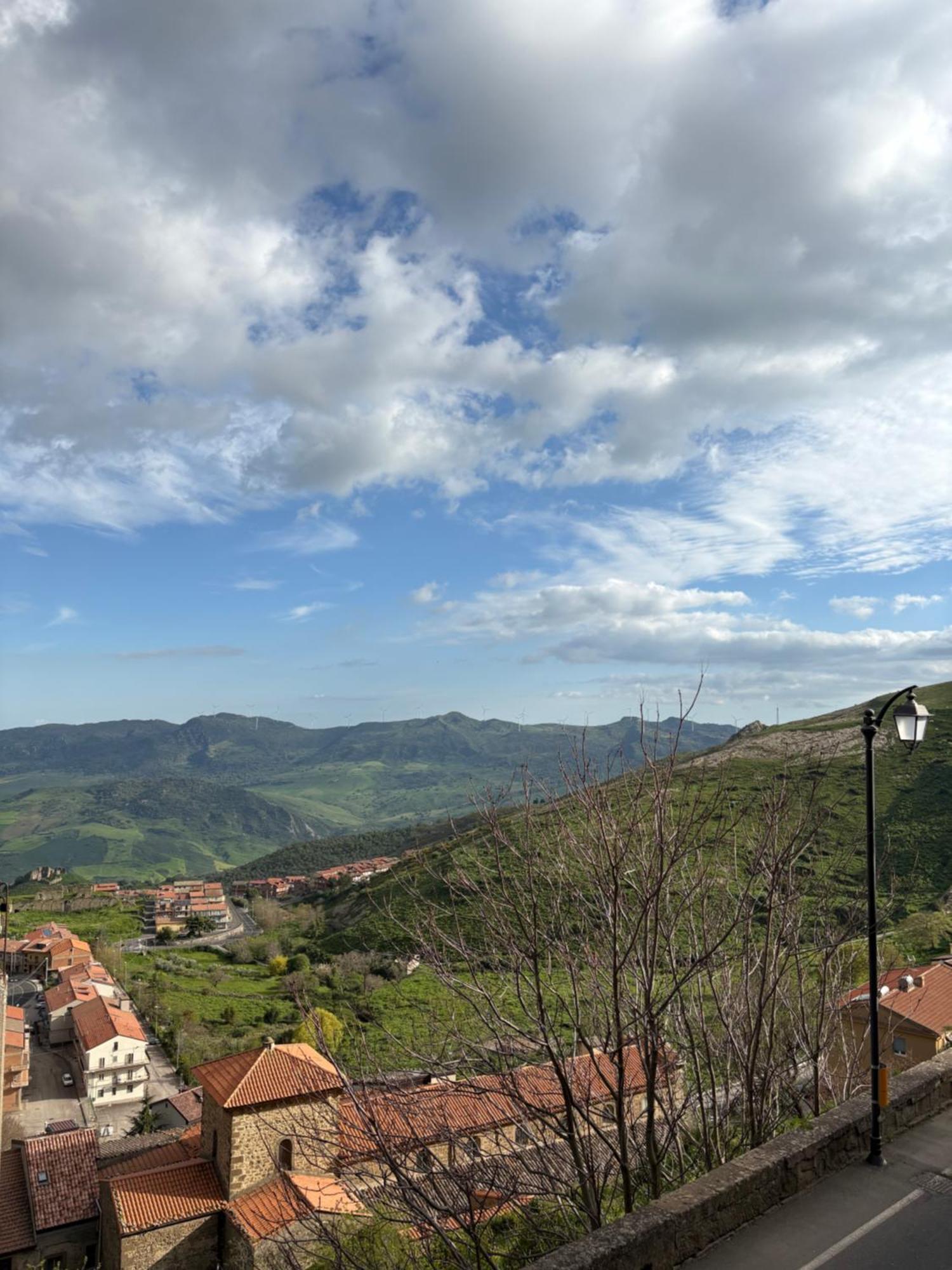 Troina Appartamenti Bagian luar foto