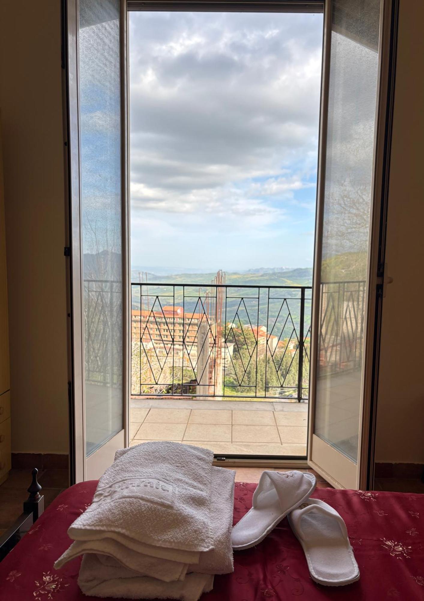 Troina Appartamenti Bagian luar foto